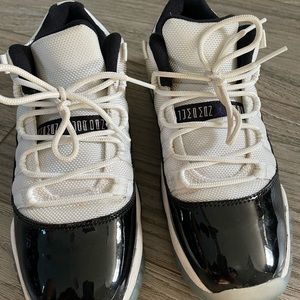 Jordan low concord 11s size 5 mens ( youth) ,